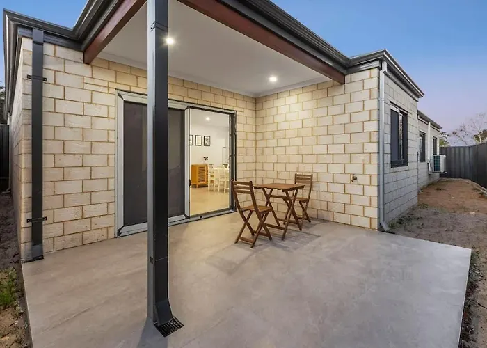 Professional Single 9 Walk To Curtin Uni Holiday home *