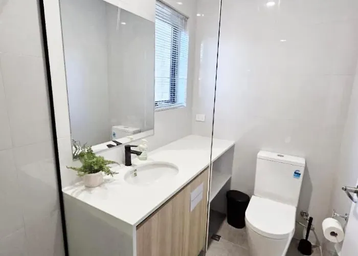 Professional Single 9 Walk To Curtin Uni Holiday home Naperville